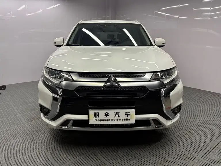 Mitsubishi Outlander 2.0 L 2 WD Smooth Enjoyment 5-seat