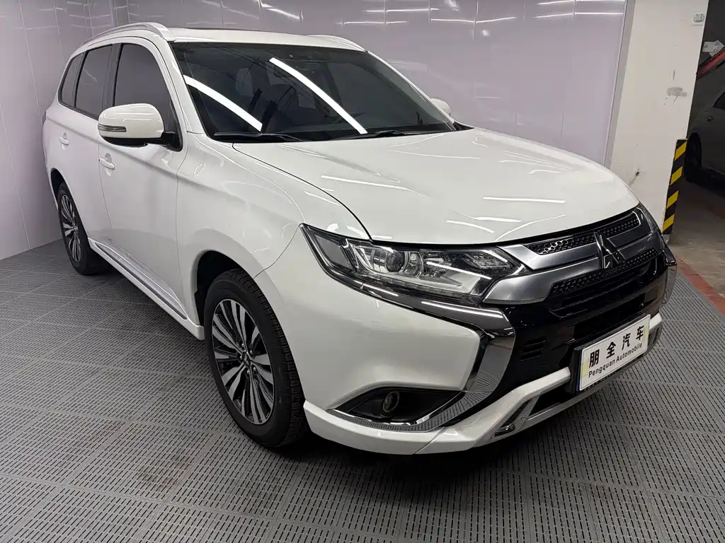 Outlander 2.0 L 2 WD Smooth Enjoyment 5-seat
