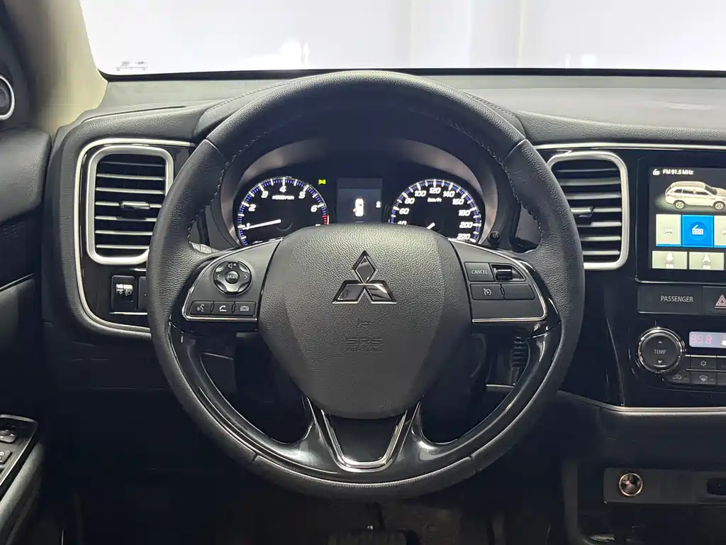 Outlander 2.0 L 2 WD Smooth Enjoyment 5-seat