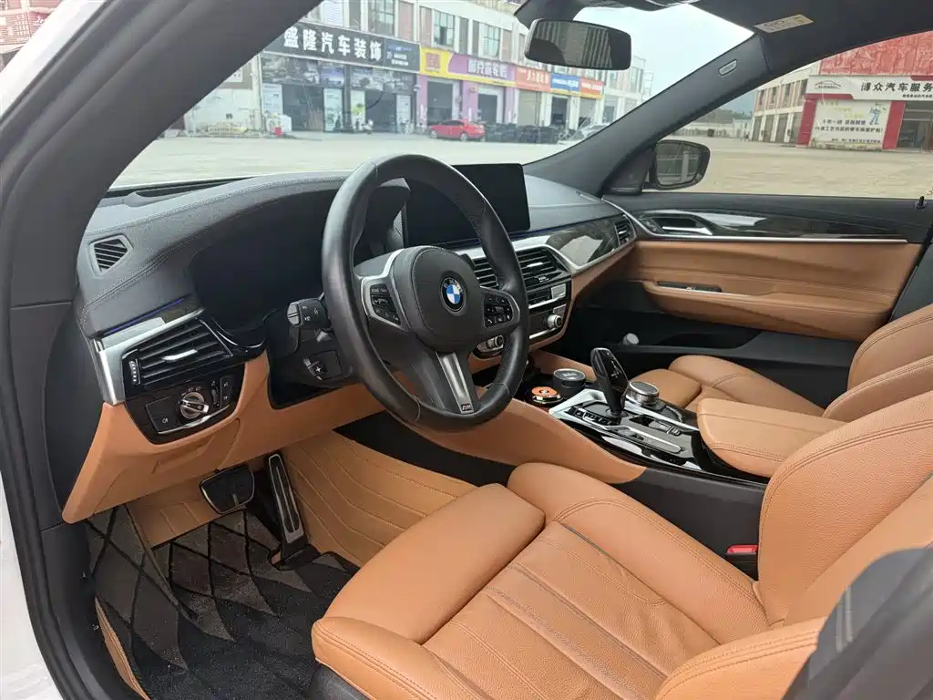BMW 6 Series GT 630 i Luxury Design Package