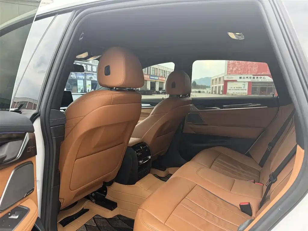BMW 6 Series GT 630 i Luxury Design Package