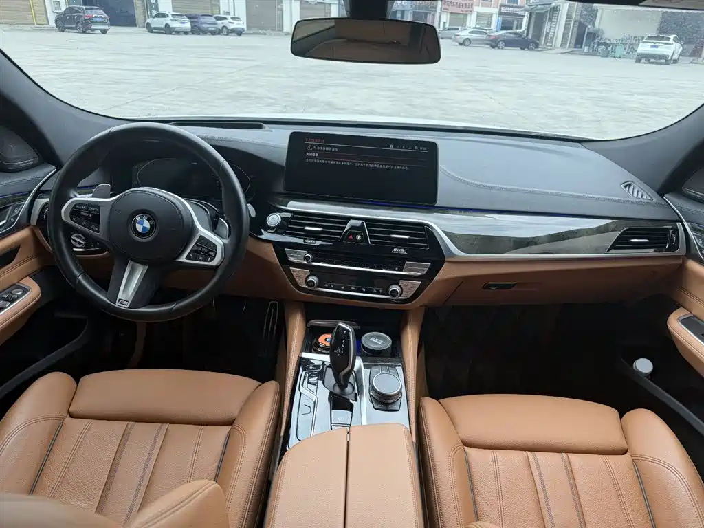 BMW 6 Series GT 630 i Luxury Design Package