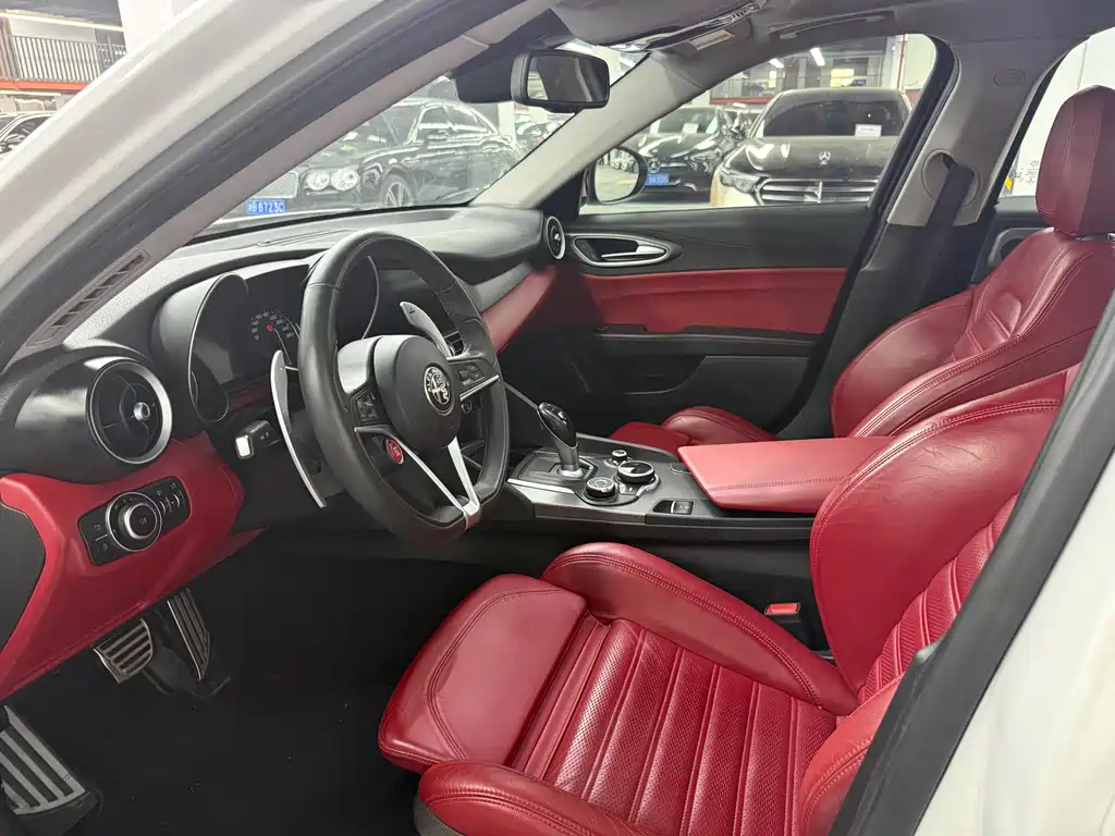Giulia 2.0 T 280 HP Luxury Sport
