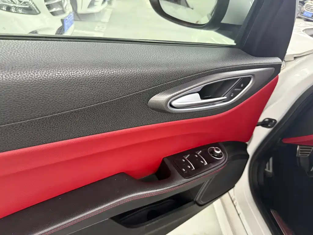 Giulia 2.0 T 280 HP Luxury Sport