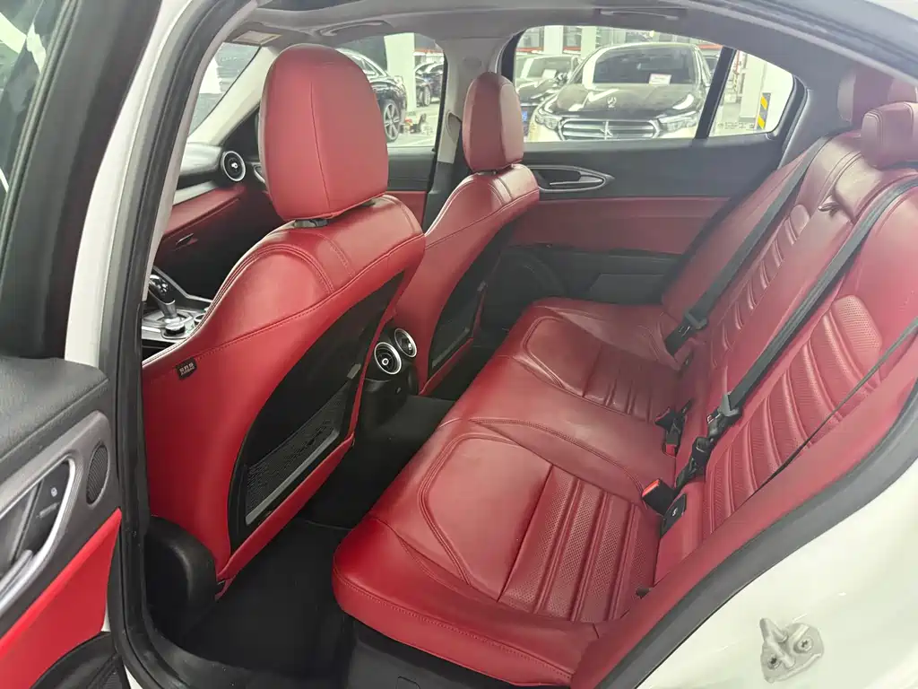 Giulia 2.0 T 280 HP Luxury Sport