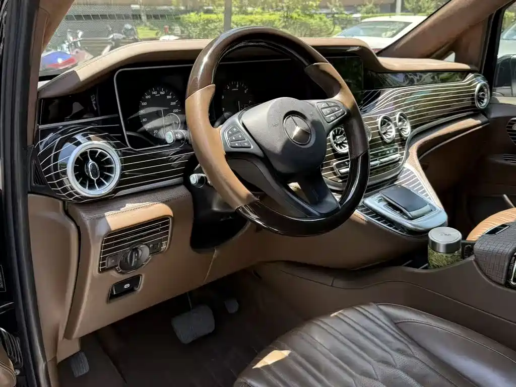 Vito 威霆 2023款 2.0 T 精英版 8座