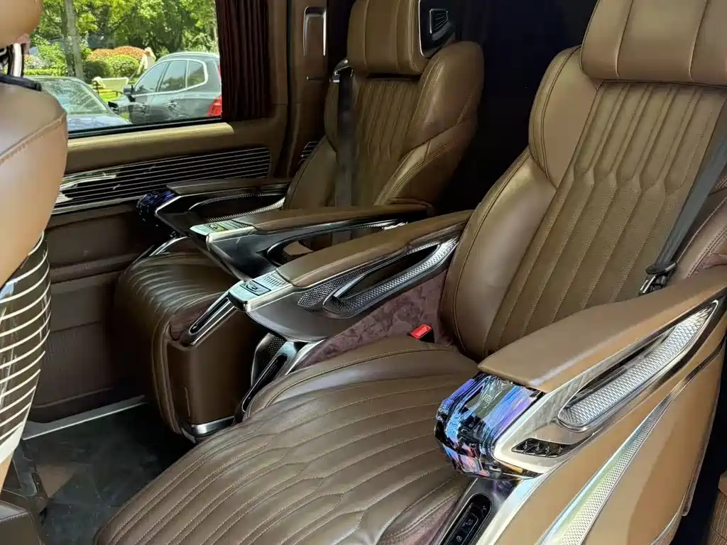 Vito 威霆 2023款 2.0 T 精英版 8座