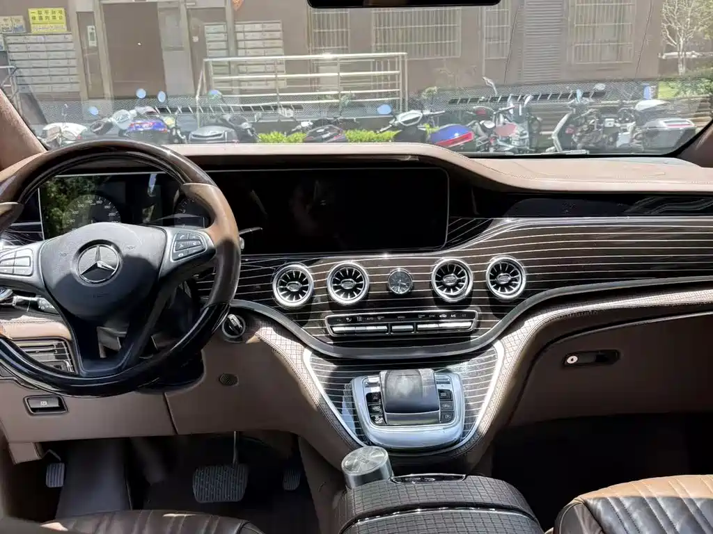 Vito 威霆 2023款 2.0 T 精英版 8座