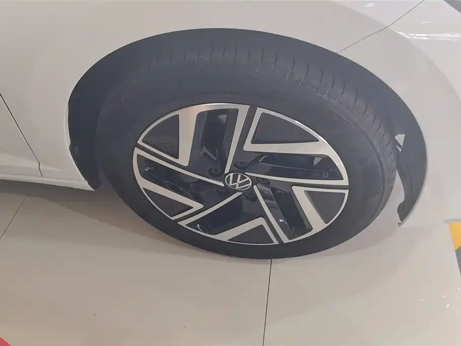 Sagitar 300 TSI DSG Transcend