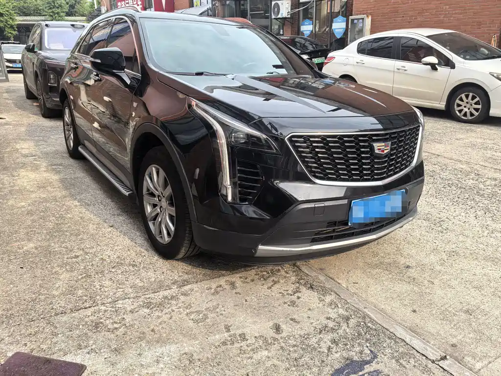 Cadillac XT4 Facelift 28 T 2 WD Leading