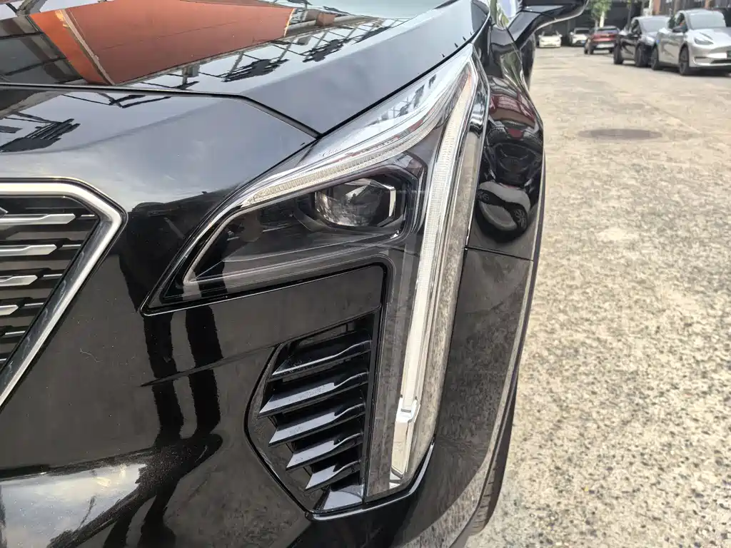 Cadillac XT4 Facelift 28 T 2 WD Leading