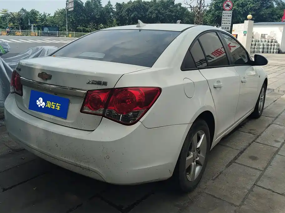 Cruze 1.8 L SE AT