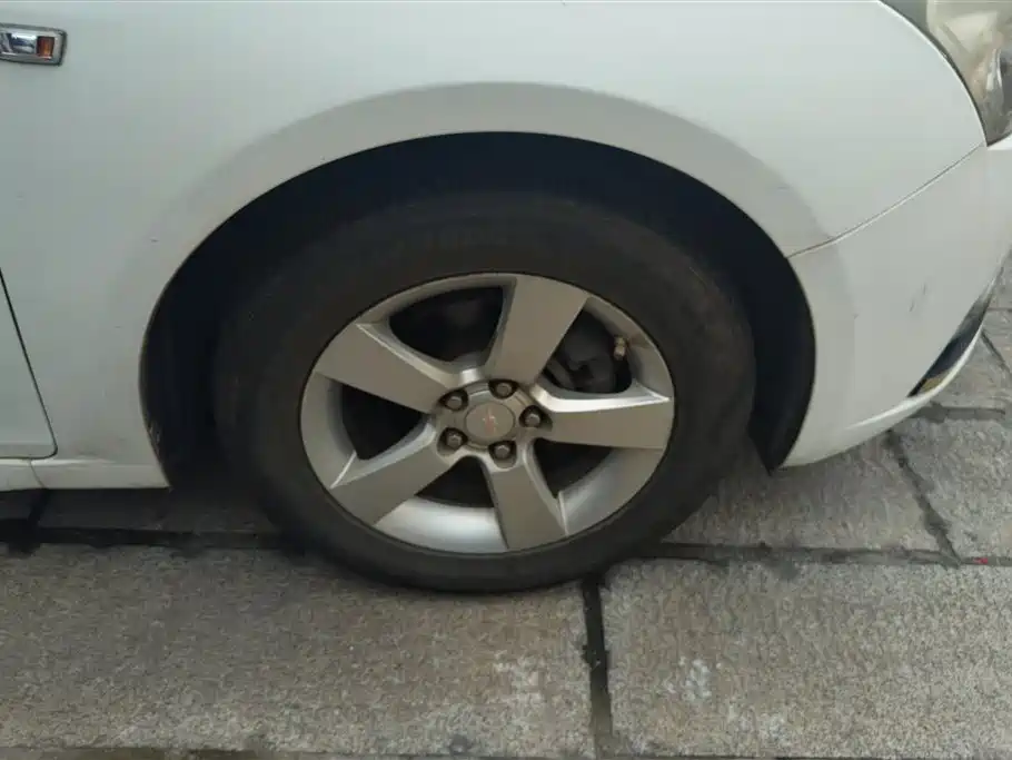 Cruze 1.8 L SE AT