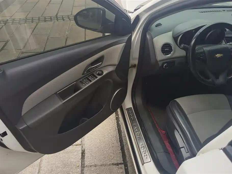 Cruze 1.8 L SE AT