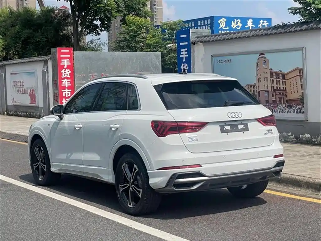 Audi Q3 35 TFSI Fashion Dynamic (1.4 T)