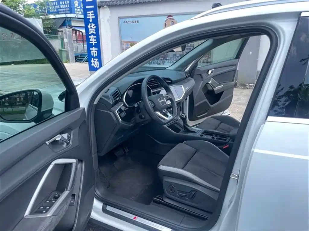 Audi Q3 35 TFSI Fashion Dynamic (1.4 T)