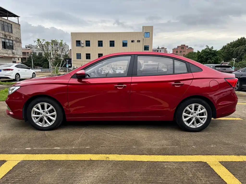 Roewe i5 1.5 L Auto 4 G Connected Leading Luxury