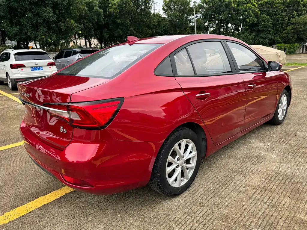 Roewe i5 1.5 L Auto 4 G Connected Leading Luxury