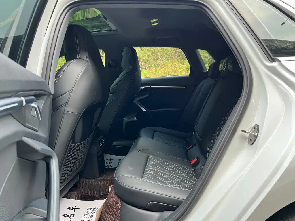 Audi A3 Sportback 35 TFSI Flying Spur Premium