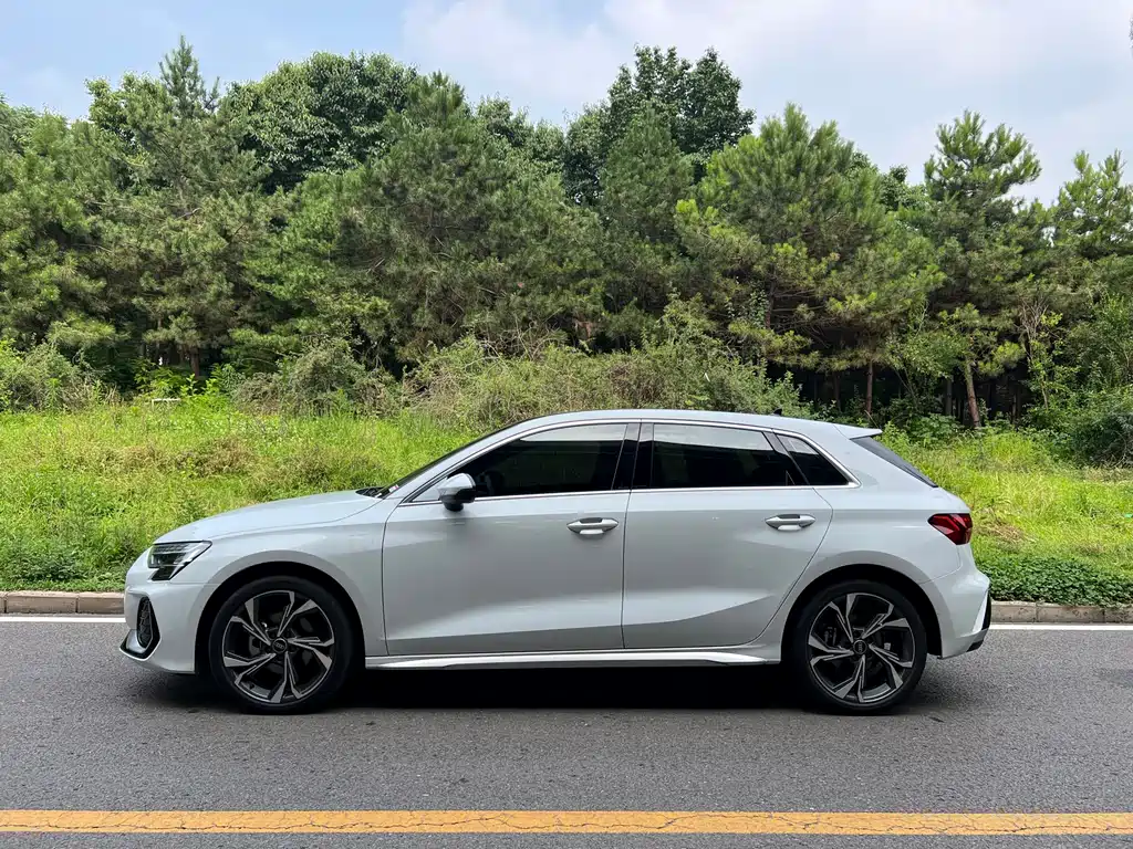 Audi A3 Sportback 35 TFSI Flying Spur Premium