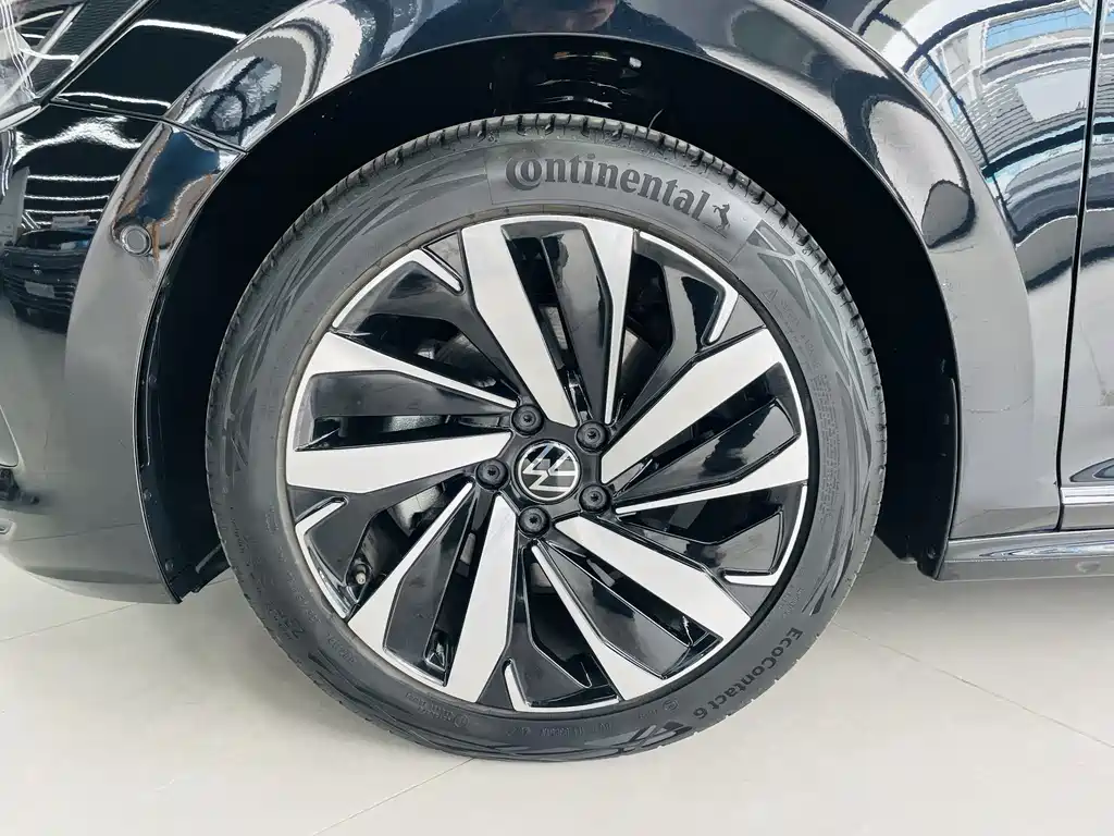 Passat Outstanding 380 TSI Dragon Shine