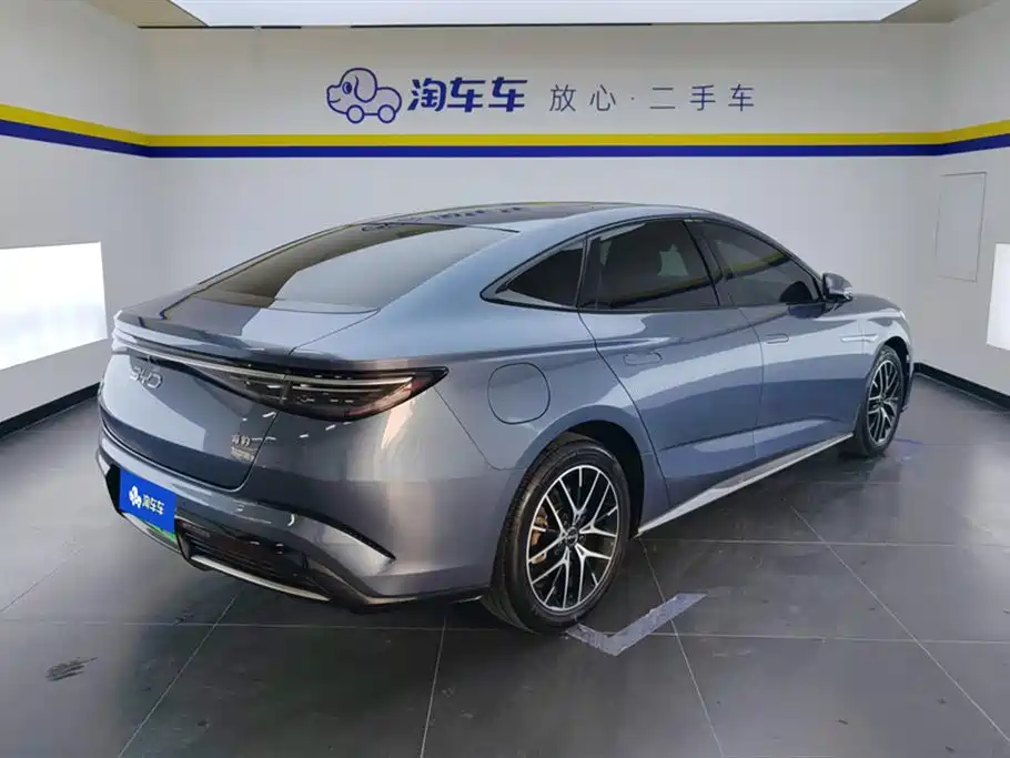 Seal DM-i 1.5 L 121 km Distinguished