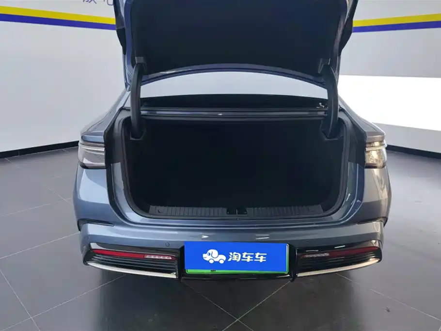 Seal DM-i 1.5 L 121 km Distinguished