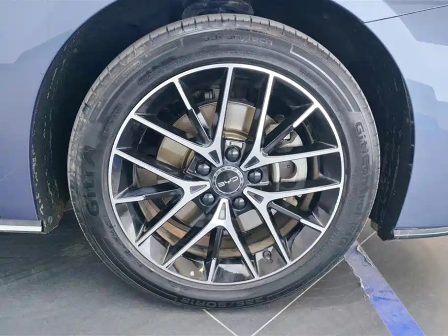Seal DM-i 1.5 L 121 km Distinguished