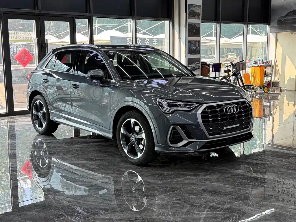 Audi Q3 35 TFSI Fashion Dynamic (1.4 T)