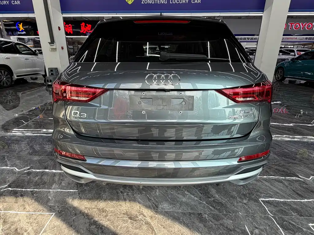 Audi Q3 35 TFSI Fashion Dynamic (1.4 T)