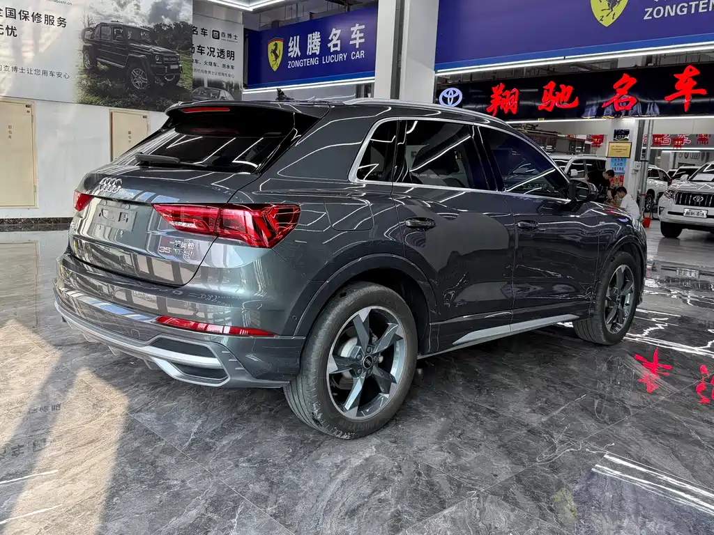 Audi Q3 35 TFSI Fashion Dynamic (1.4 T)