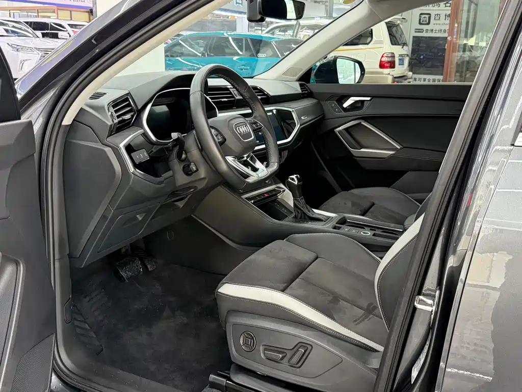 Audi Q3 35 TFSI Fashion Dynamic (1.4 T)