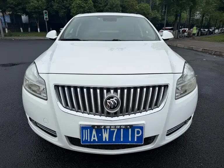 Buick Regal 2.0 L Expo