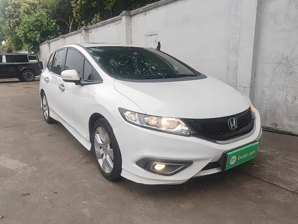 Jade 1.8 L Auto Comfort Elite 5-seat