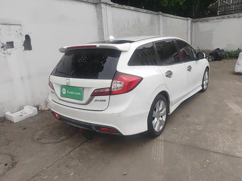 Jade 1.8 L Auto Comfort Elite 5-seat