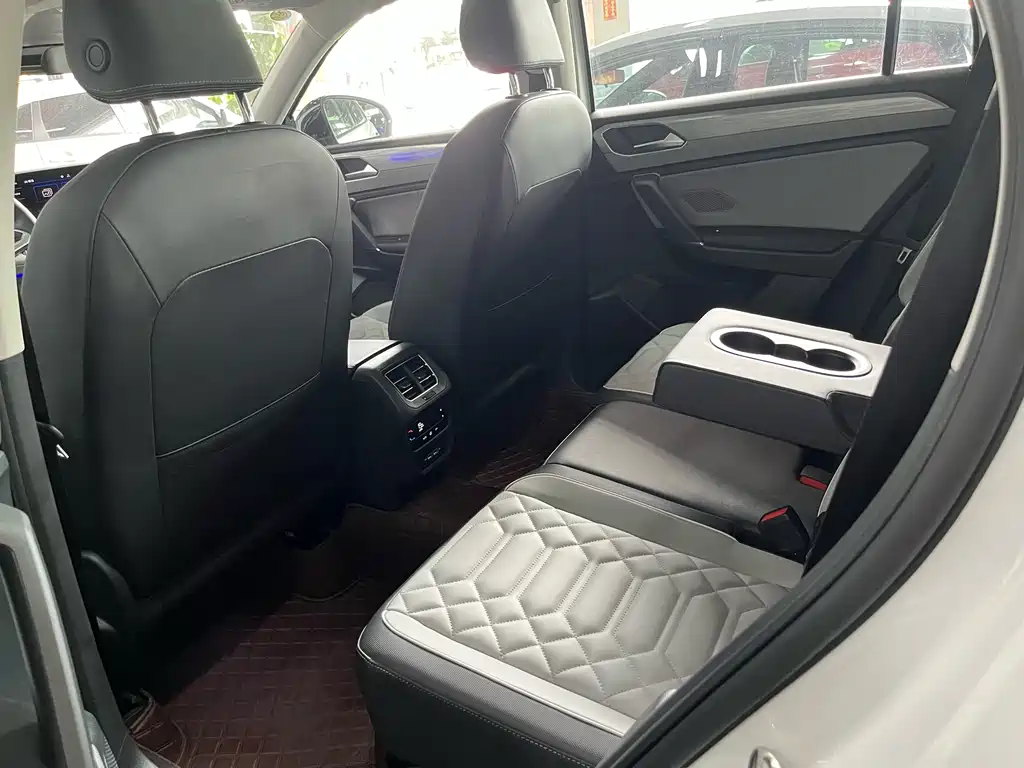 Tayron 380 TSI 4 WD R-Line Connected