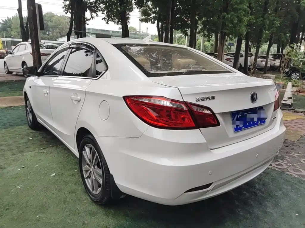 Eado 1.6 L Auto Distinguished