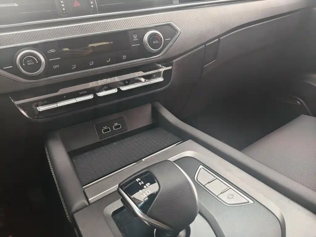 东南DX8 S 东南DX8 S 2022款 1.5 T DCT海湾版 7座