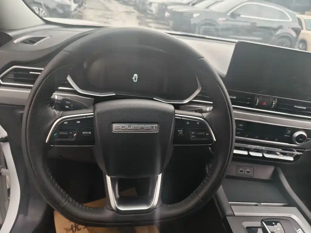 东南DX8 S 东南DX8 S 2022款 1.5 T DCT海湾版 7座