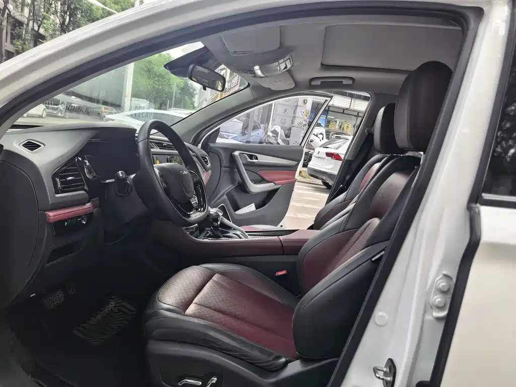Dongfeng Fengshen AX7 1.6 T Auto