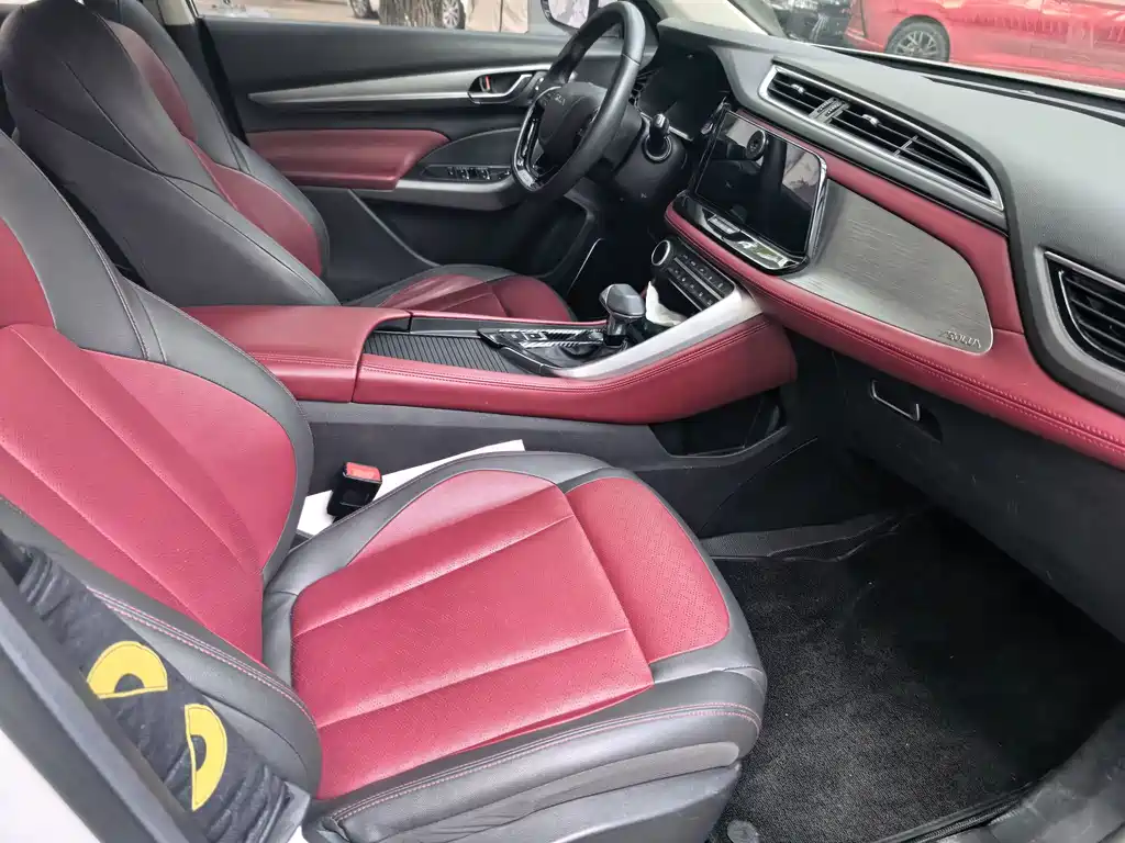 Dongfeng Fengshen AX7 1.6 T Auto