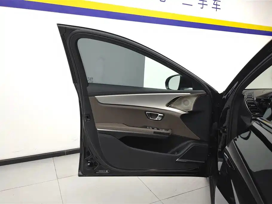 Han DM 4 WD Performance Luxury