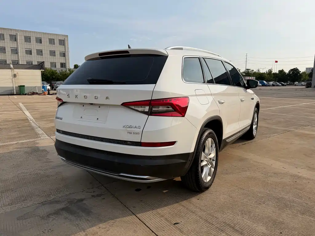 Kodiaq Facelift TSI330 5-seat 2 WD Luxury Enjoyment CN-V