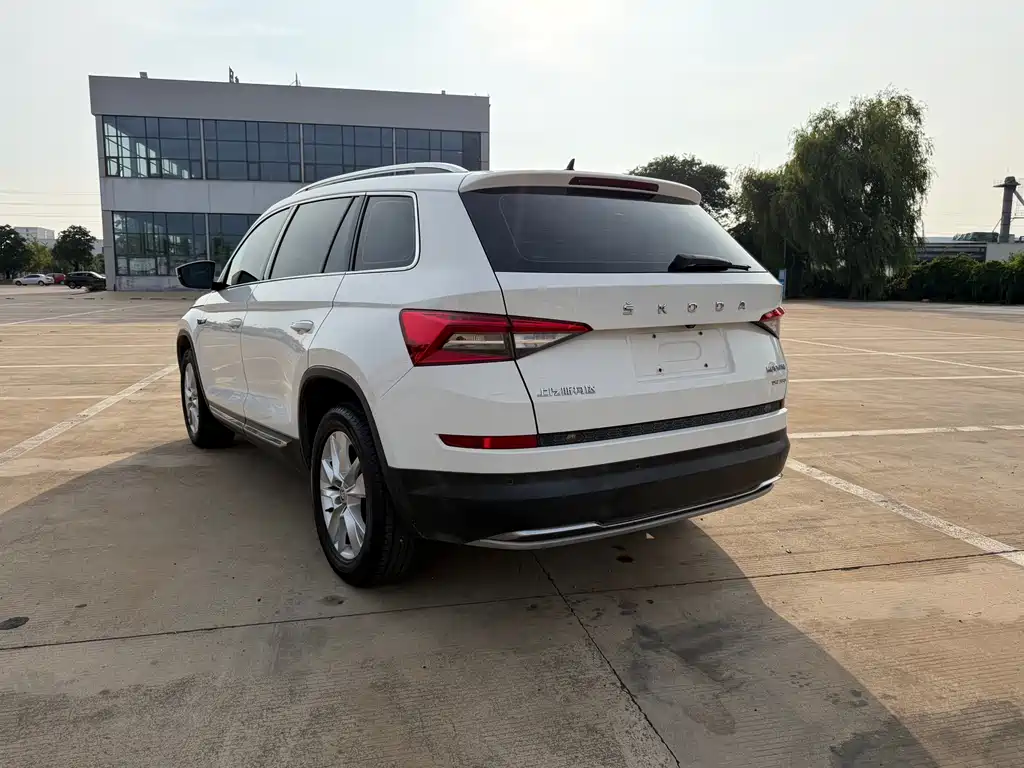 Kodiaq Facelift TSI330 5-seat 2 WD Luxury Enjoyment CN-V