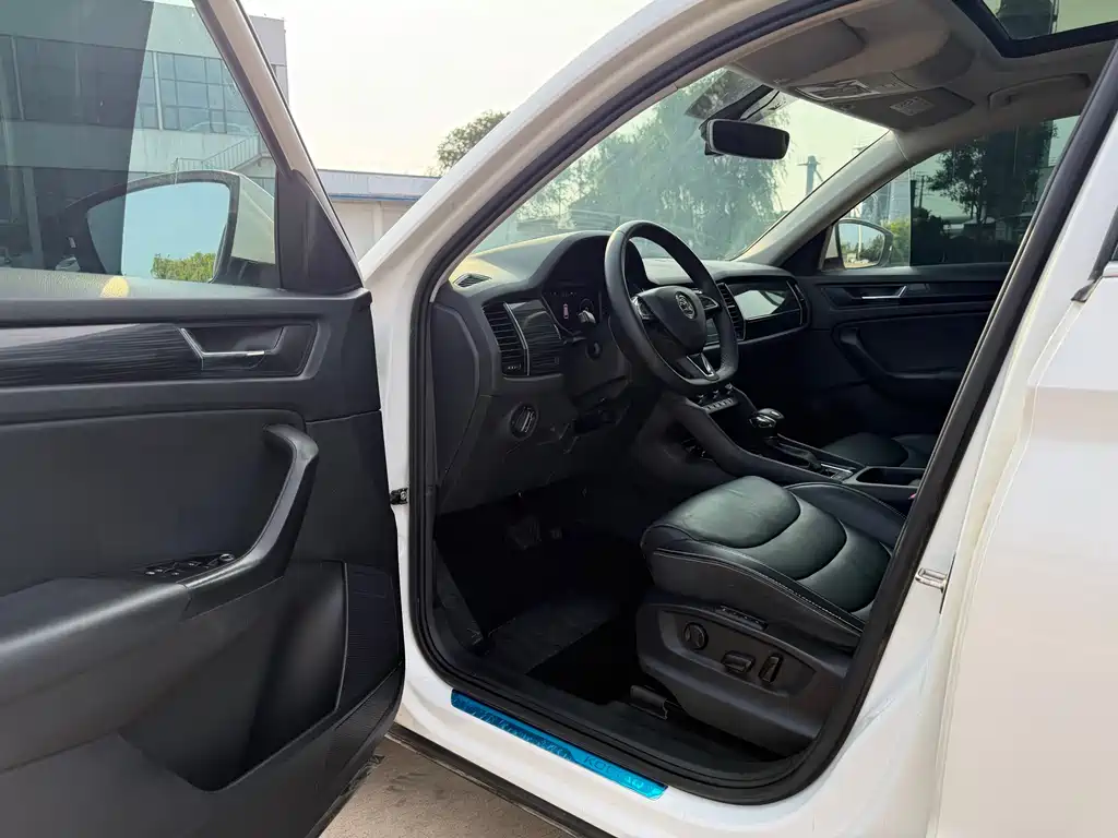 Kodiaq Facelift TSI330 5-seat 2 WD Luxury Enjoyment CN-V