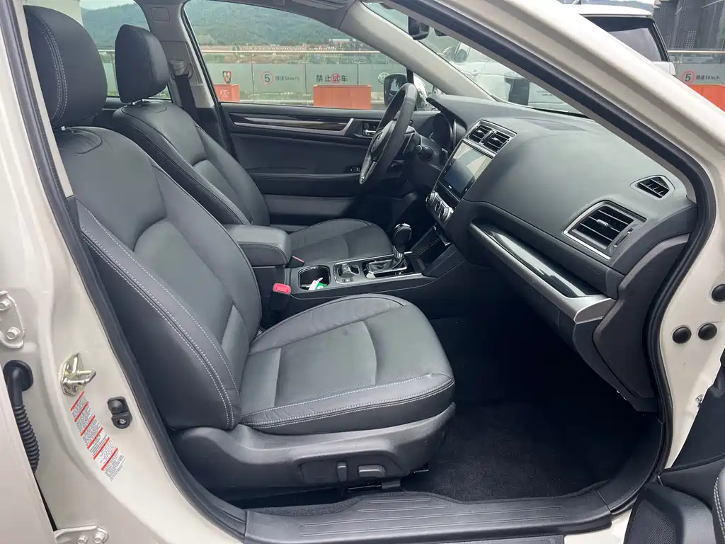 Outback 2.5 i Sport Navigation EyeSight