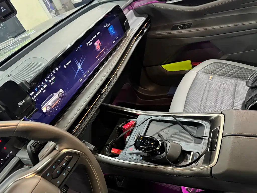 Edge Edge L 2.0 T EcoBoost E Hybrid 4 WD 7-seat Supreme