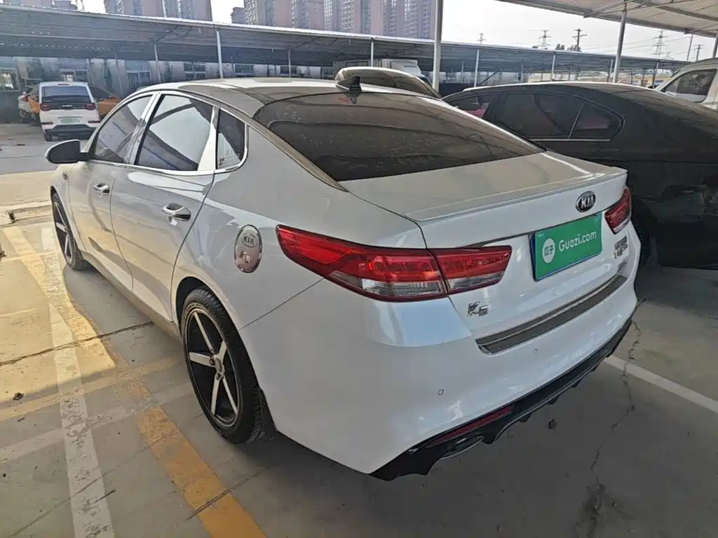 Kia K5 1.6 T Auto LUX