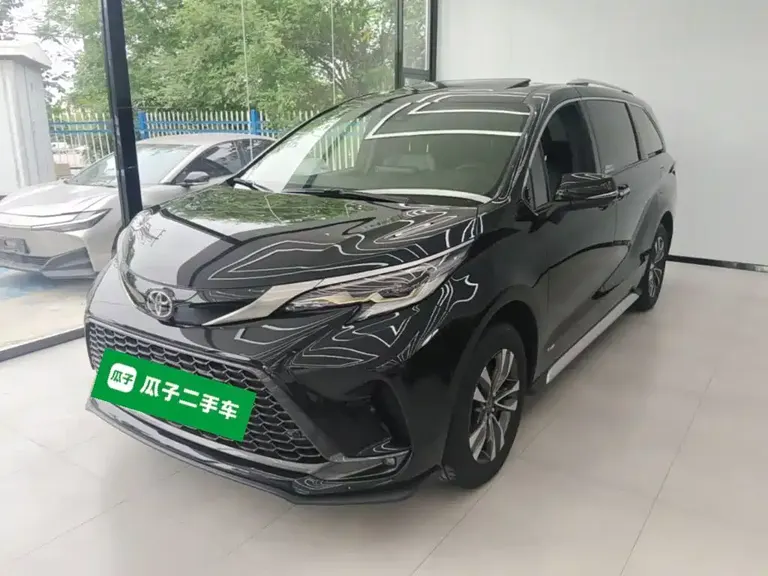 Toyota Granvia 2.5 L Hybrid Luxury