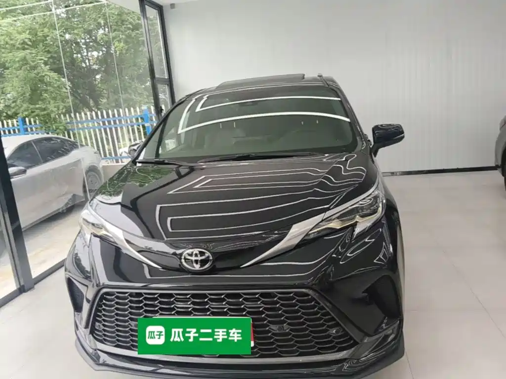 Granvia 2.5 L Hybrid Luxury